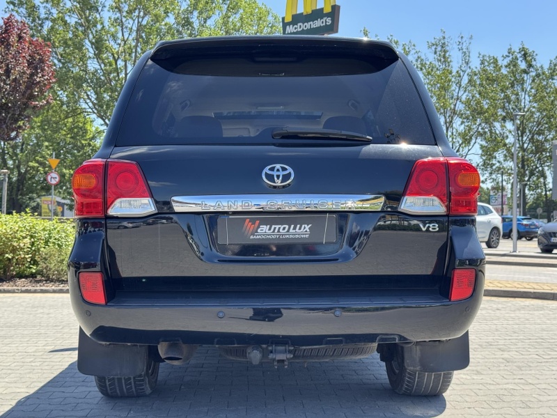 Toyota Land Cruiser J200 V8