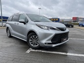 Toyota Sienna XLE Hybrid AWD