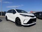 Toyota Sienna XSE Hybrid