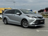 Toyota Sienna XLE Hybrid AWD